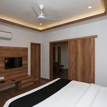 ורנאסי Hotel Yelchiko מראה חיצוני תמונה