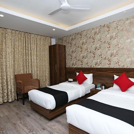 ורנאסי Hotel Yelchiko מראה חיצוני תמונה