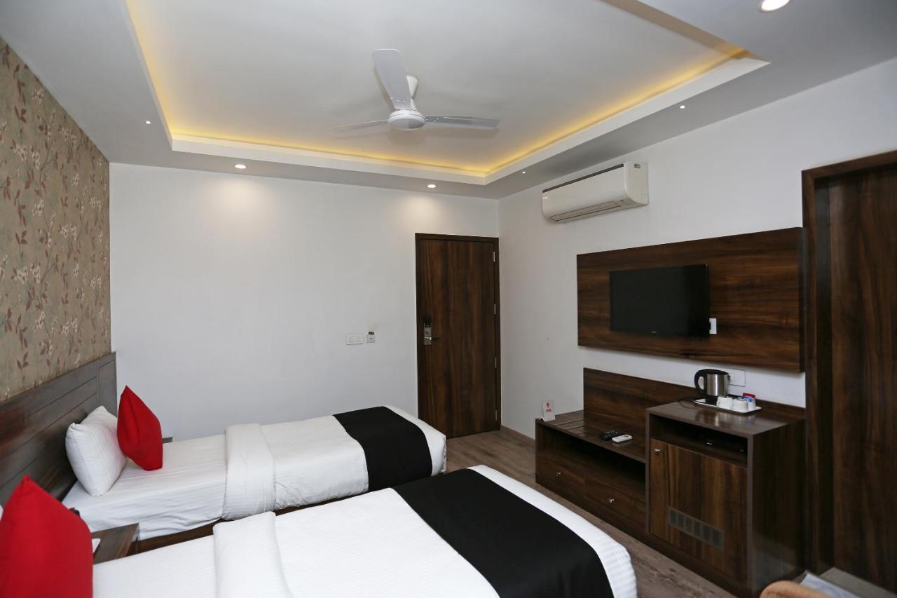 ורנאסי Hotel Yelchiko מראה חיצוני תמונה