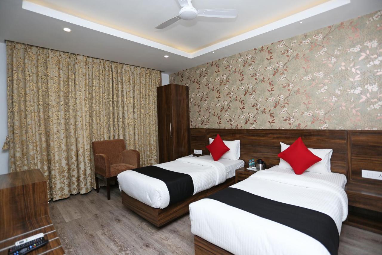 ורנאסי Hotel Yelchiko מראה חיצוני תמונה