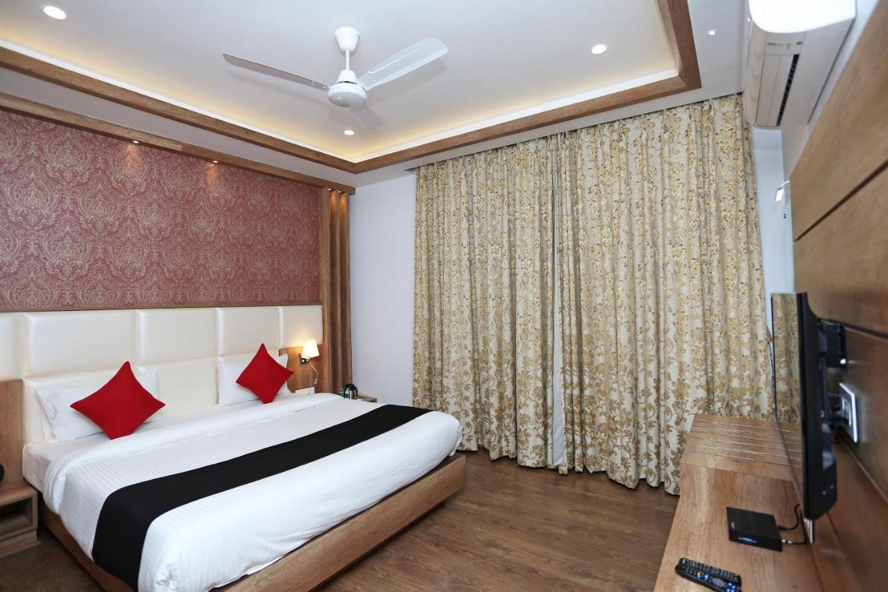 ורנאסי Hotel Yelchiko מראה חיצוני תמונה
