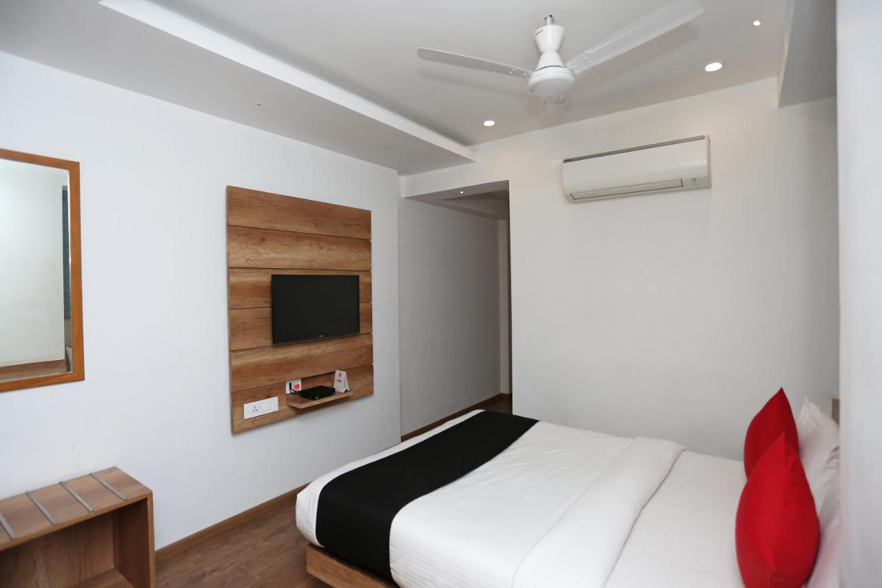 ורנאסי Hotel Yelchiko מראה חיצוני תמונה