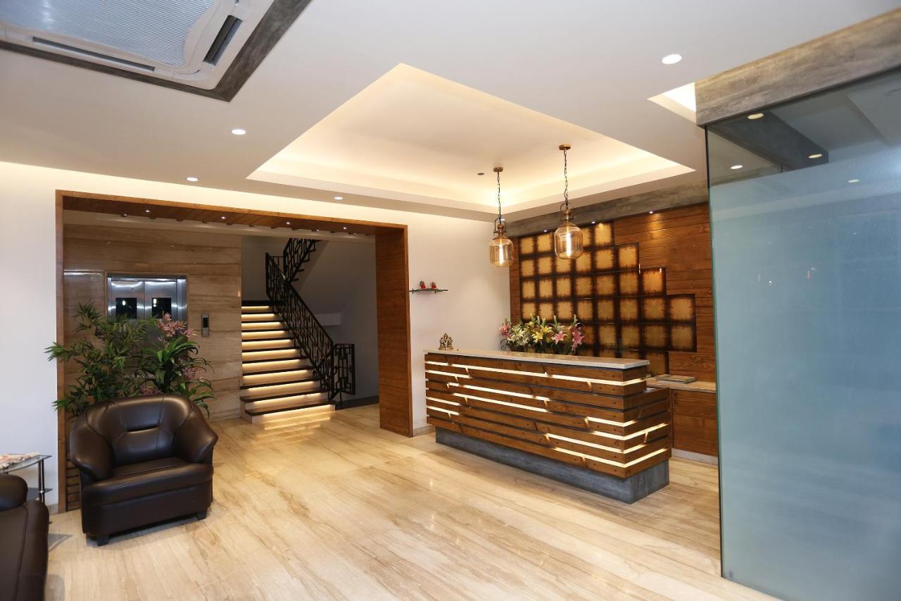ורנאסי Hotel Yelchiko מראה חיצוני תמונה
