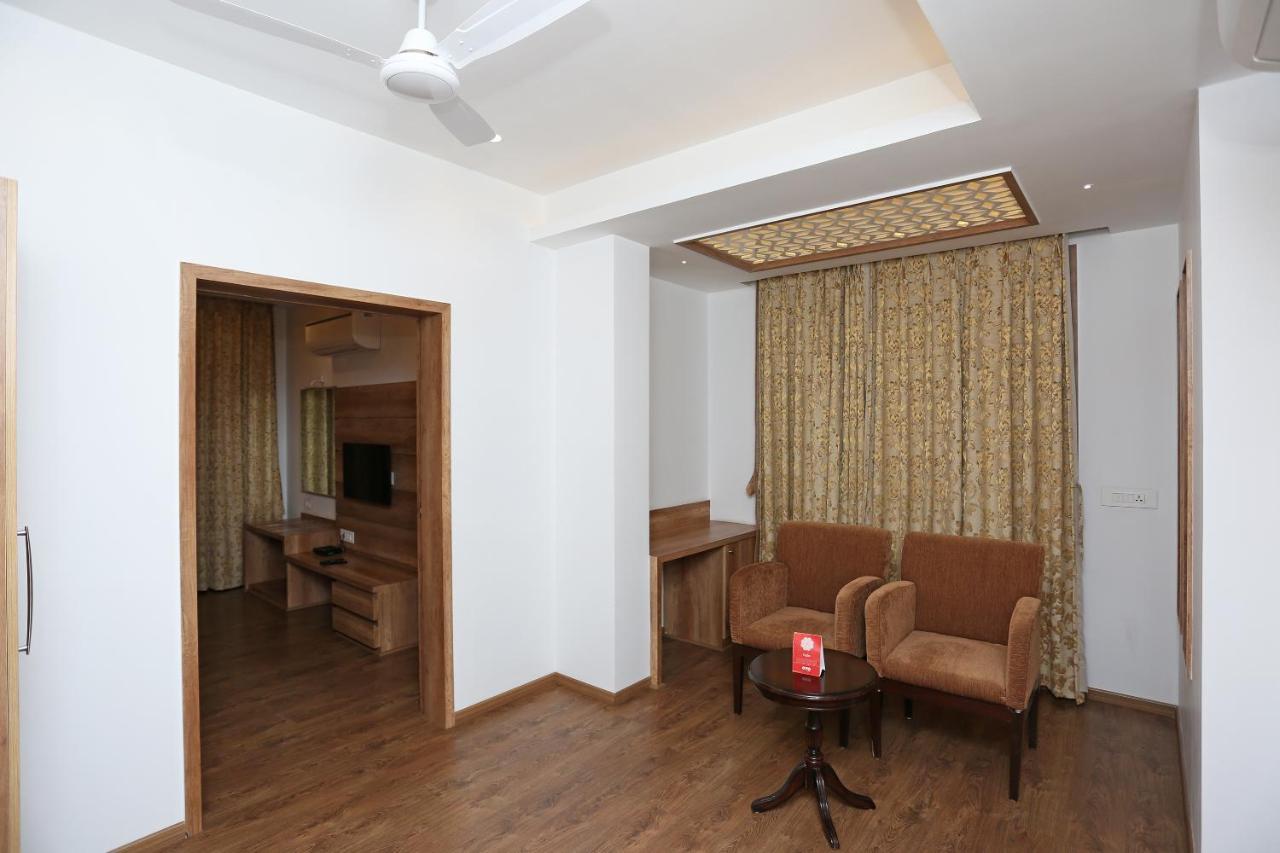 ורנאסי Hotel Yelchiko מראה חיצוני תמונה