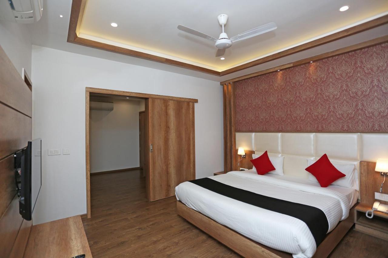 ורנאסי Hotel Yelchiko מראה חיצוני תמונה
