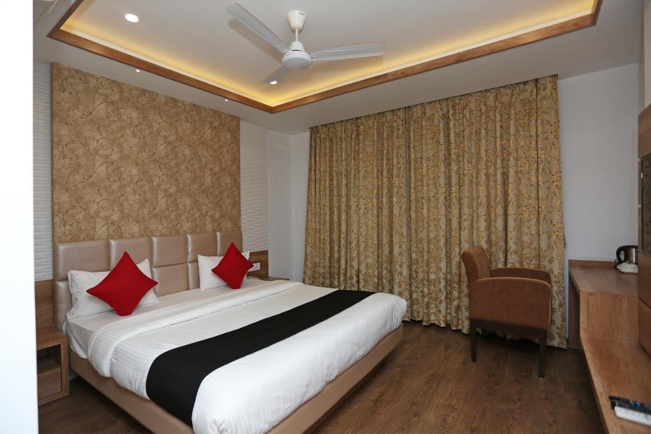 ורנאסי Hotel Yelchiko מראה חיצוני תמונה