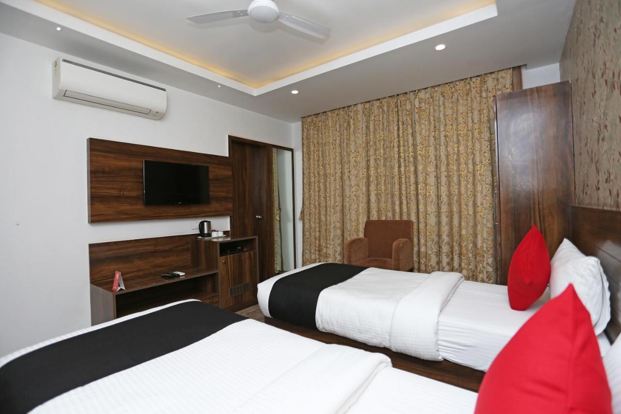 ורנאסי Hotel Yelchiko מראה חיצוני תמונה