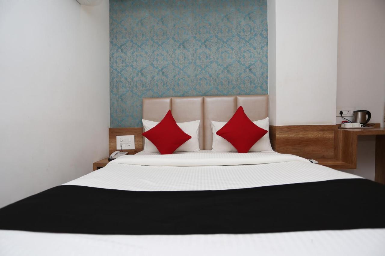 ורנאסי Hotel Yelchiko מראה חיצוני תמונה