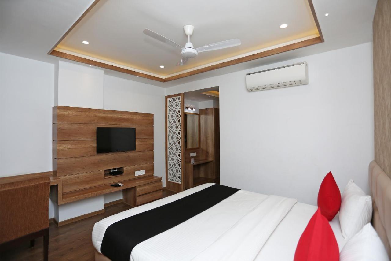 ורנאסי Hotel Yelchiko מראה חיצוני תמונה