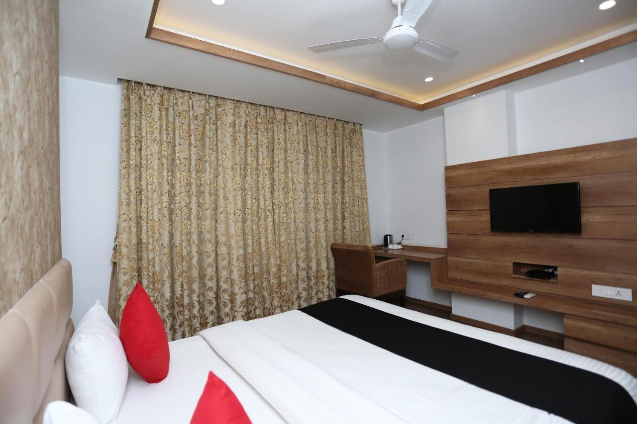 ורנאסי Hotel Yelchiko מראה חיצוני תמונה