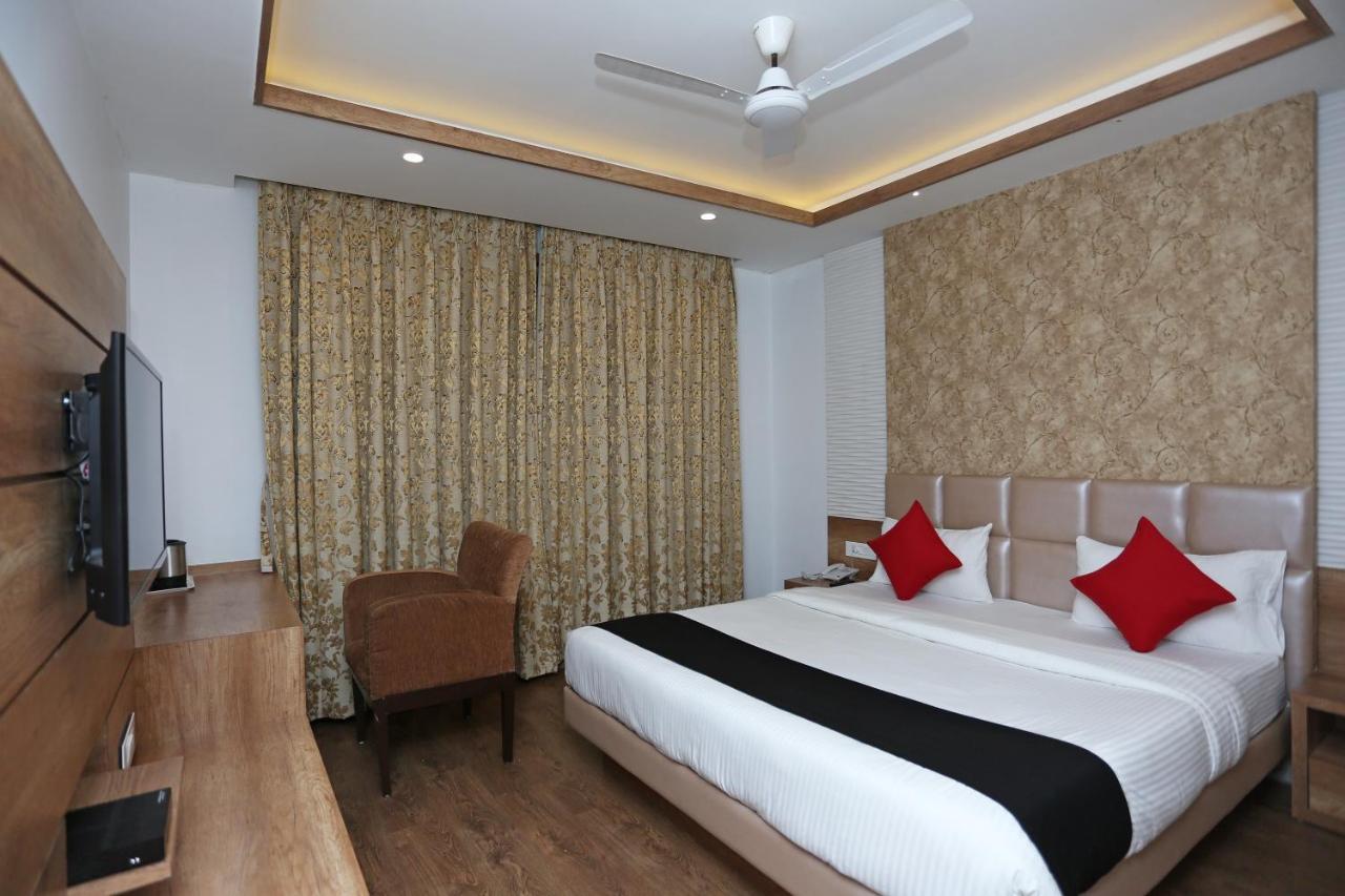 ורנאסי Hotel Yelchiko מראה חיצוני תמונה